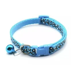 Merkloos Consumerce® Premium Dierenhalsband Met Leopard Print En Belletje Blauw | 19-33cm Verstelbaar | Geschikt Voor Hond Kat Puppy En Kitten | Halsband | Halsbandje | Hondenhalsband | Hondenhalsbanden | Kattenhalsband | Kattenbandje Met Belletje | Bel