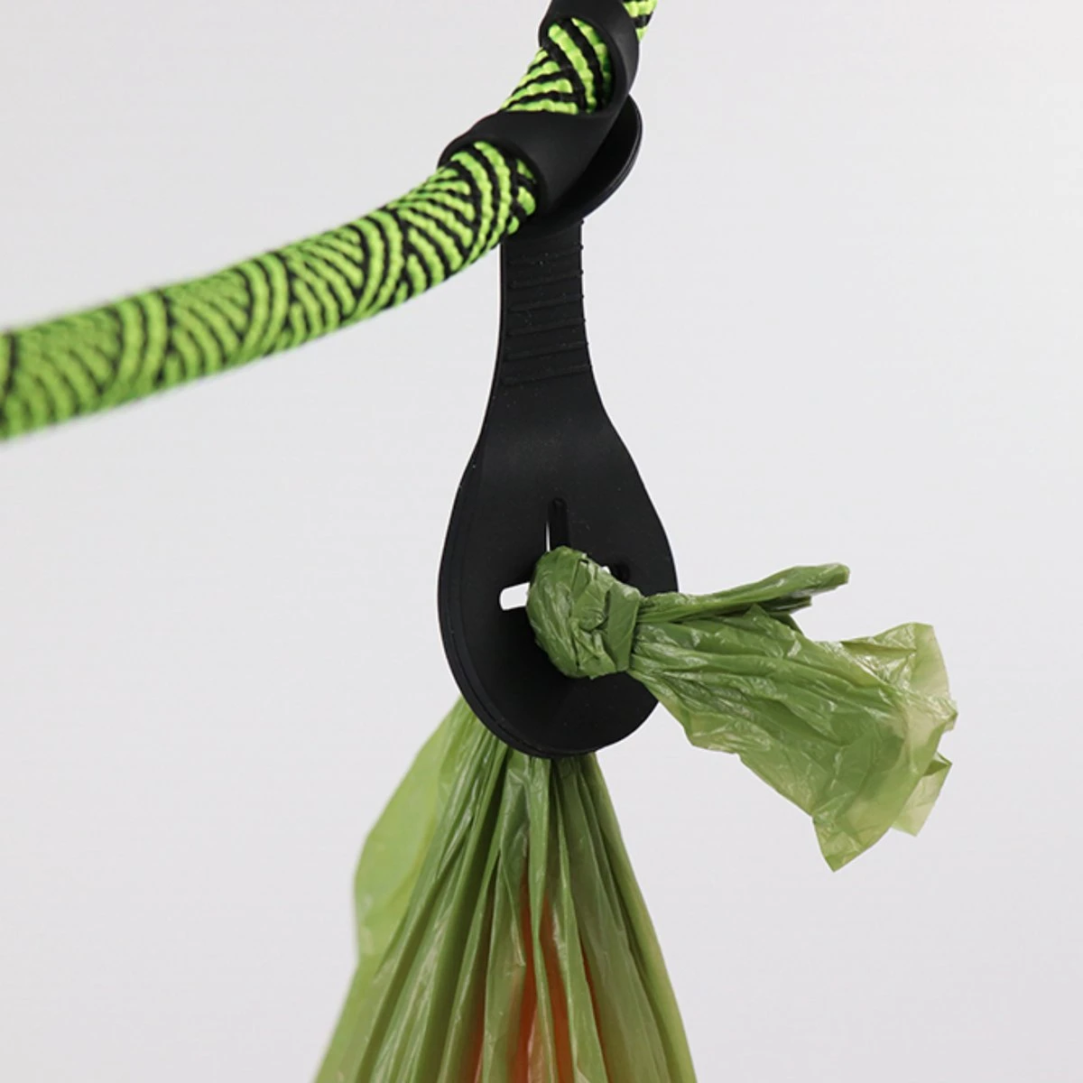 VEDIC® - Poepzakhouder Voor De Hond - Poepzakjeshouders - Houder Voor Hondenpoepzakjes - Zwart - 13x4cm 4 VEDIC® - Poepzakhouder Voor De Hond - Poepzakjeshouders - Houder Voor Hondenpoepzakjes - Zwart - 13x4cm - Afbeelding 4