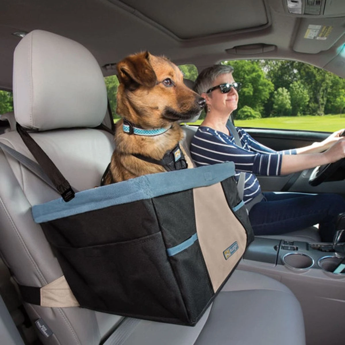 Kurgo Rover Booster Seat - Verhoogde Autostoel Met Eenvoudige Bevestiging Voor Kleine Honden Tot 13kg - Zwart/Blauw 30x40x20cm 2 Kurgo Rover Booster Seat - Verhoogde Autostoel Met Eenvoudige Bevestiging Voor Kleine Honden Tot 13kg - Zwart/Blauw 30x40x20cm - Afbeelding 2