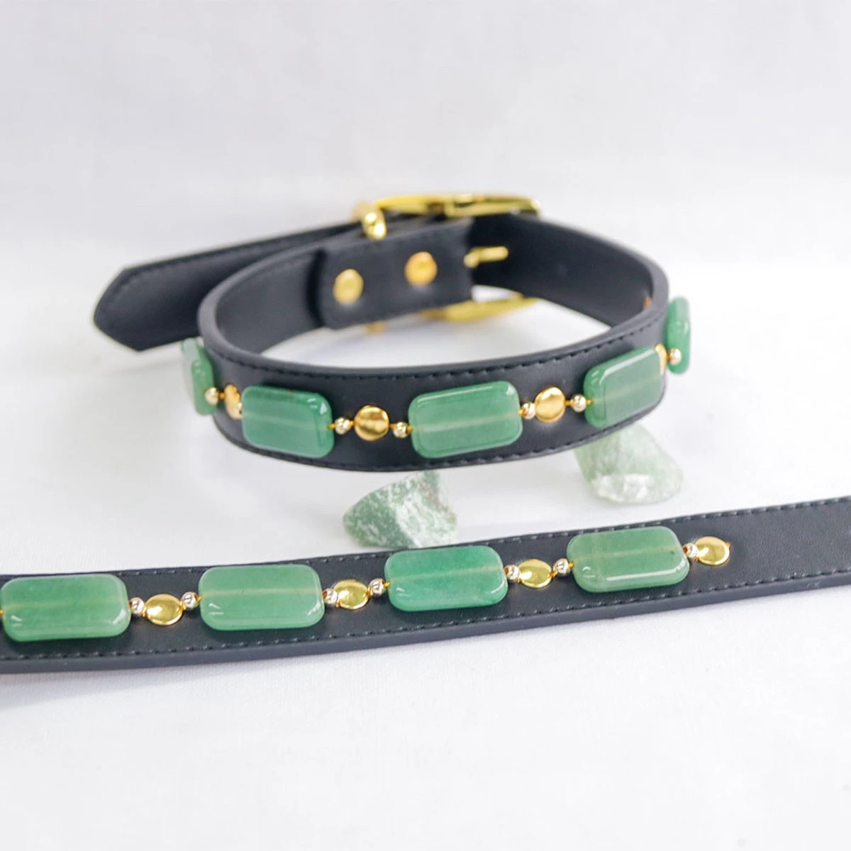 Merkloos Hondenhalsband Met Edelstenen - Avonturijn - Maat L - Kalmerend - Leer - Luxe Band 1 Merkloos Hondenhalsband Met Edelstenen - Avonturijn - Maat L - Kalmerend - Leer - Luxe Band