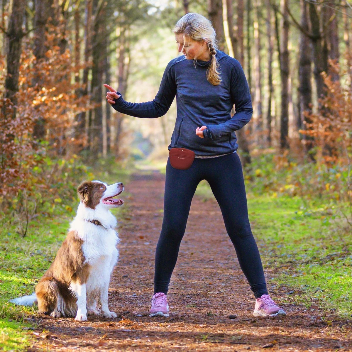 Navaris Honden Belongingszakje - Siliconen Voertasje - Set Van 2 - Traktatiezakje Voor Droogvoer En Natvoer - Met Magnetische Sluiting En Clip 2 Navaris Honden Belongingszakje - Siliconen Voertasje - Set Van 2 - Traktatiezakje Voor Droogvoer En Natvoer - Met Magnetische Sluiting En Clip - Afbeelding 2