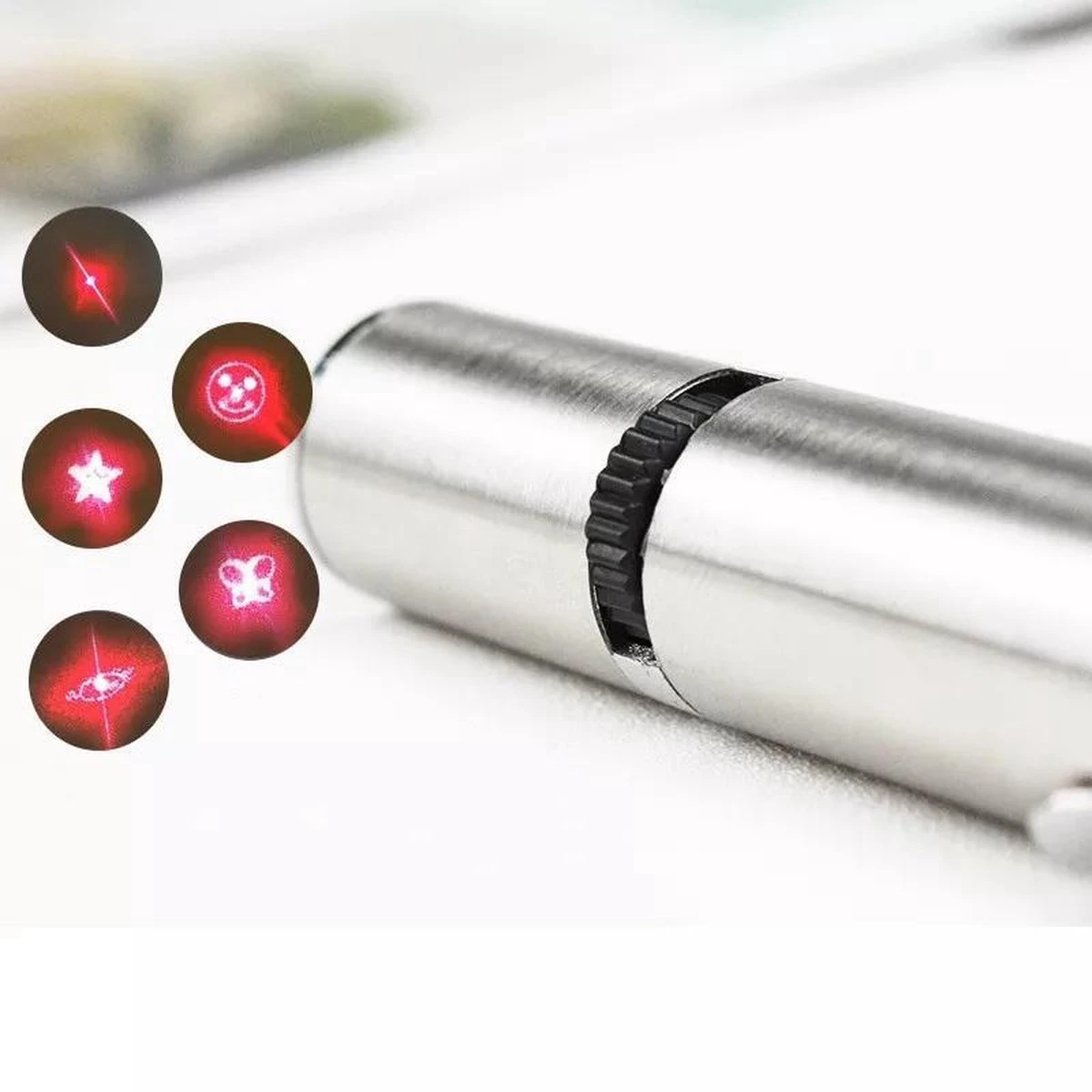 Laserpen - Oplaadbaar Met USB - Rode Laser - RVS Zilver - UV - Zaklamp - LED - Kat - Katten Speeltjes - Kattenspeelgoed - 7 Verschillende Standen 8 Laserpen - Oplaadbaar Met USB - Rode Laser - RVS Zilver - UV - Zaklamp - LED - Kat - Katten Speeltjes - Kattenspeelgoed - 7 Verschillende Standen - Afbeelding 8