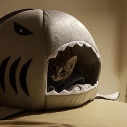 MikaMax Haai Hondenmand - Kattenmand - Dierenmand - Huisdierkussen - Mand Of Bed - Origineel - Extra Zacht Materiaal - 42 X 42 X 36 Cm -Dieren Product Winkel 1200x1200 827