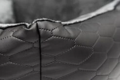 Bella Black - Autostoel Voor Hond - 50x50cm - Wasbaar - Hondenmand Auto - Handgemaakt 16 Bella Black - Autostoel Voor Hond - 50x50cm - Wasbaar - Hondenmand Auto - Handgemaakt -Dieren Product Winkel 1200x800 81