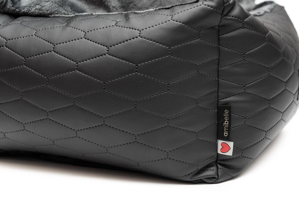 Bella Black - Autostoel Voor Hond - 50x50cm - Wasbaar - Hondenmand Auto - Handgemaakt 12 Bella Black - Autostoel Voor Hond - 50x50cm - Wasbaar - Hondenmand Auto - Handgemaakt - Afbeelding 12