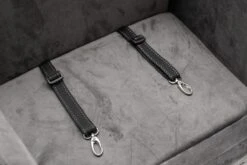 Velvet Silver - Autostoel Voor Hond - 47x42cm - Orthopedisch Kussen - Hondenmand Auto - Wasbaar - Handgemaakt -Dieren Product Winkel 1200x800 95