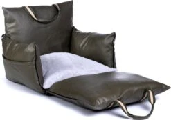 Dogs&Co Luxe Honden Autostoel Leather Look Royal+ Olive - Zeer Luxe Hondenmand Voor In De Auto - Comfortabele Honden Autozitje - Veilig Auto Bench Voor Puppy En/of Hond 7 Dogs&Co Luxe Honden Autostoel Leather Look Royal+ Olive - Zeer Luxe Hondenmand Voor In De Auto - Comfortabele Honden Autozitje - Veilig Auto Bench Voor Puppy En/of Hond -Dieren Product Winkel 1200x844 6