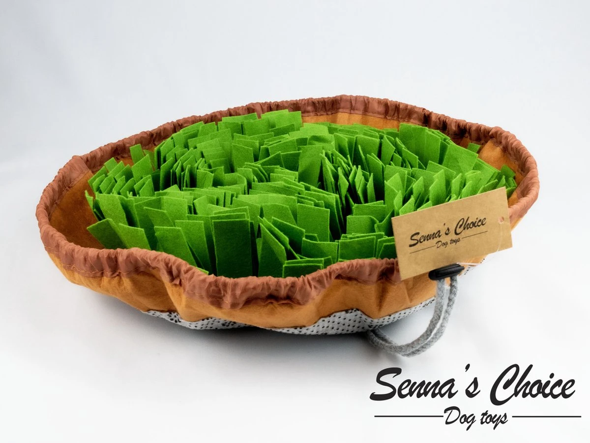 Senna's Choice® - XL Snuffelmat Groen/Bruin - Hondenspeelgoed - Antischrok - 45 Cm - Voerbak - Denkspelletje 1 Senna's Choice® - XL Snuffelmat Groen/Bruin - Hondenspeelgoed - Antischrok - 45 Cm - Voerbak - Denkspelletje