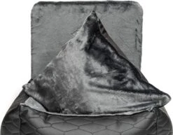 Bella Black - Autostoel Voor Hond - 50x50cm - Wasbaar - Hondenmand Auto - Handgemaakt 22 Bella Black - Autostoel Voor Hond - 50x50cm - Wasbaar - Hondenmand Auto - Handgemaakt -Dieren Product Winkel 1200x936 2