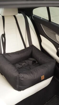 Julian Car Seat Size: S, Color: Black, Material: Codura -Dieren Product Winkel 675x1200 10