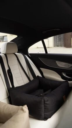 Julian Car Seat Size: S, Color: Black, Material: Codura -Dieren Product Winkel 675x1200 6